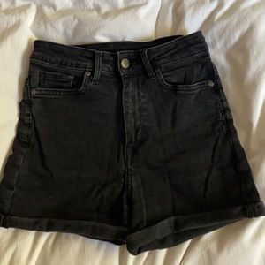 Black jeans shorts from H&M